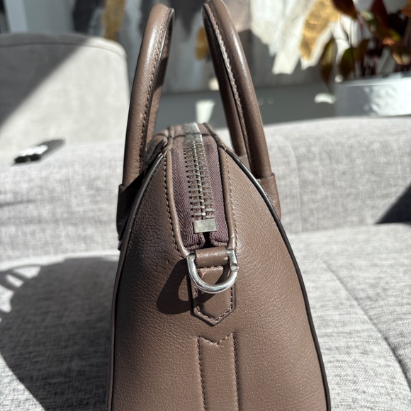 Givenchy Mini Antigone Gray leather bag - Picture 2 of 11